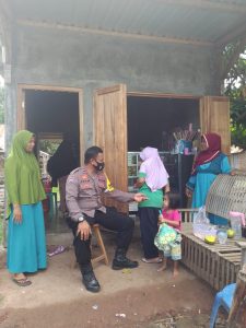 Bhabinkamtibmas Desa Sawe melaksanakan Kegiatan Sambang Desa