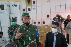 Pastikan Kesiapan Pilkada, Danrem 162/WB Cek Logistik di Gudang KPU Kota Mataram