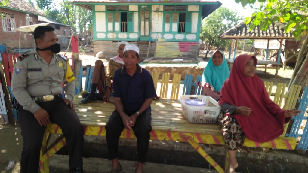 Bhabinkamtibmas Desa Taropo Imbau warga untuk Patuhi protokoler Covid19
