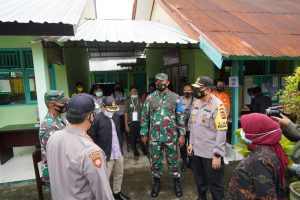 Danrem 162/WB, Kapolda Dan Ketua DPRD NTB Pantau Proses Pemungutan Suara di TPS