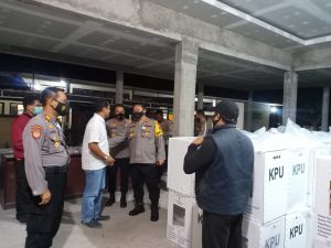 Polresta Pertebal Pengamanan Kotak Suara di PPK