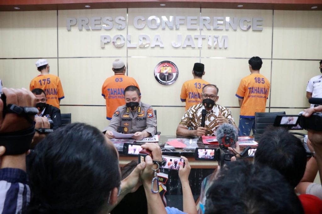 Ditreskrimsus Polda Jatim Bekuk 4 Orang Penyebar Ujaran Kebencian Terhadap Menkopolhukam