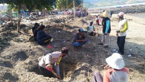 Bhabinkamtibmas Malaju, Bantu warga bangun masjid terapung