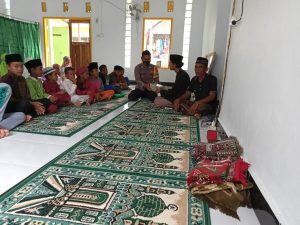 Bhabinkamtibmas Jotang Berikan Bantuan Al-qur’an Ke Mushola