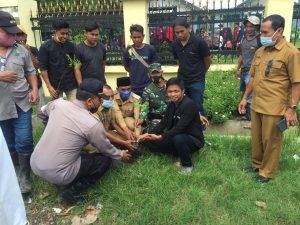 Penghijauan, Polsek Kempo bersama Aliansi Garda Desa Ta’a tanam 1000 pohon