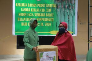 Momentum hari Ibu Ke 92 Persit KCK Cabang XLIV Kodim 1628/Sumbawa Barat Berikan Bantuan Paket Sembako Ke Panti Asuhan Al Balaad Khubul Yatim