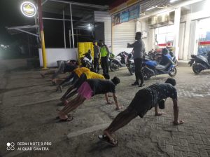 Pertahankan Zona Hijau, Polsek Maluk Rutin Gelar Ops Yustisi Cegah Penyebaran Covid-19