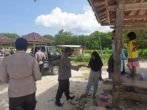 Ops Lilin Rinjani 2020, Sat Lantas Polres KSB Imbau Prokes di Pantai Maluk