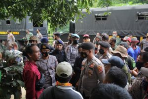 Jaga Kondusifitas, Anggota Polres KSB Amankan Proses Ekseskusi Tanah Warisan