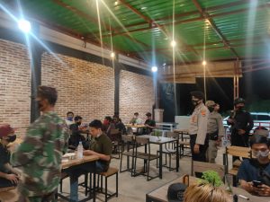 Personel Polres Sumbawa Gelar Patroli & Sosialisasikan Surat Edaran Bersama Jelang Malam Tahun Baru