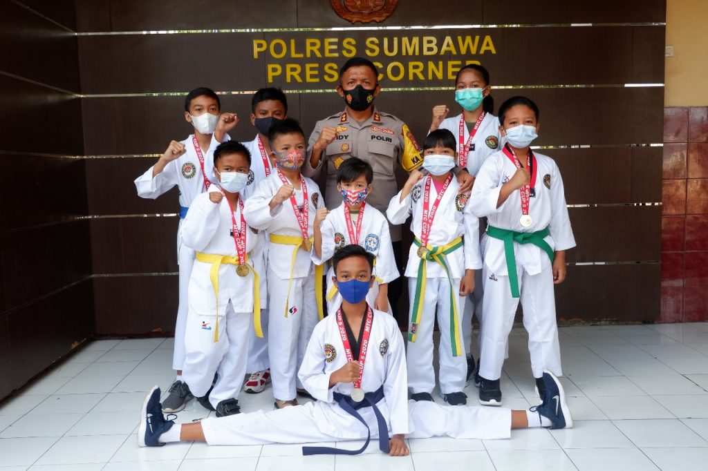 Juarai Kompetisi Taekwondo, Para Atlet Cilik Dapat Apresiasi Dari Kapolres Sumbawa