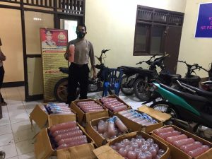 8 Unit Sepeda motor Berknalpot racing dan Ratusan botol miras Diamankan Polsek Pekat