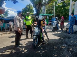 Cegah Covid-19, Personil Pos Pam dan Pos Yan Ops Lilin Rinjani 2020 Patroli Tempat Wisata