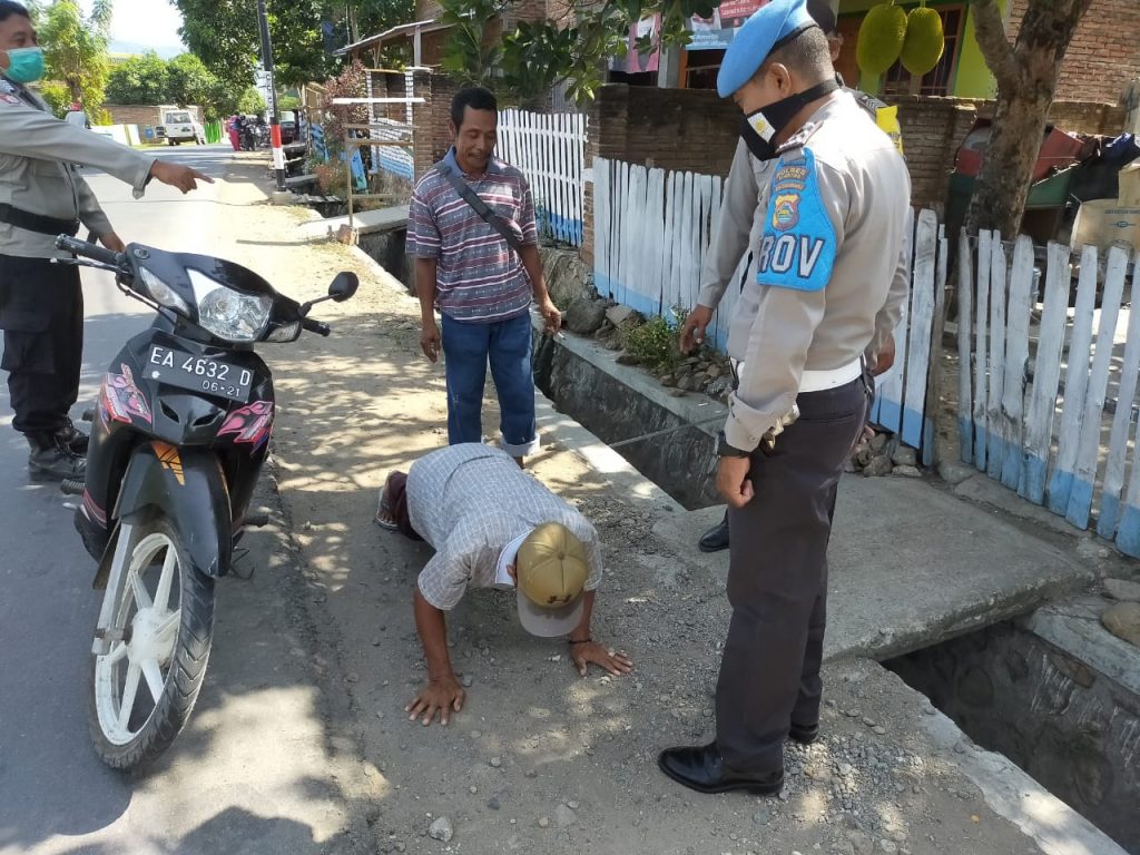 Tak Patuhi Prokes, Polsek Moyo Hilir Tindak Tegas Puluhan Pelanggar
