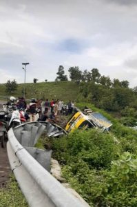 Rem Blong, Truk Pengangkut Jagung Terguling di Tanjakan Ta’a Dompu