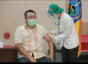 Jadi orang pertama divaksin, Gubernur NTB Yakinkan Vaksin Aman dan Halal