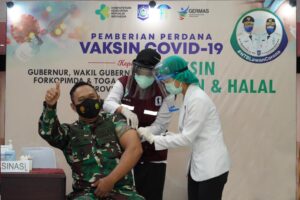 Danrem 162/WB Bersama Forkopimda NTB Ikut Vaksinasi Covid-19