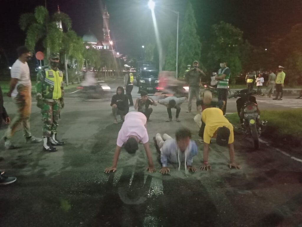 Petugas Gabungan Gelar Operasi Yustisi penegakan protokol kesehatan Covid-19