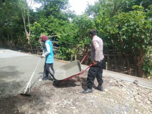Babinkamtibmas Desa Songgajah, Bantu warga bangun jalan Ekonomi
