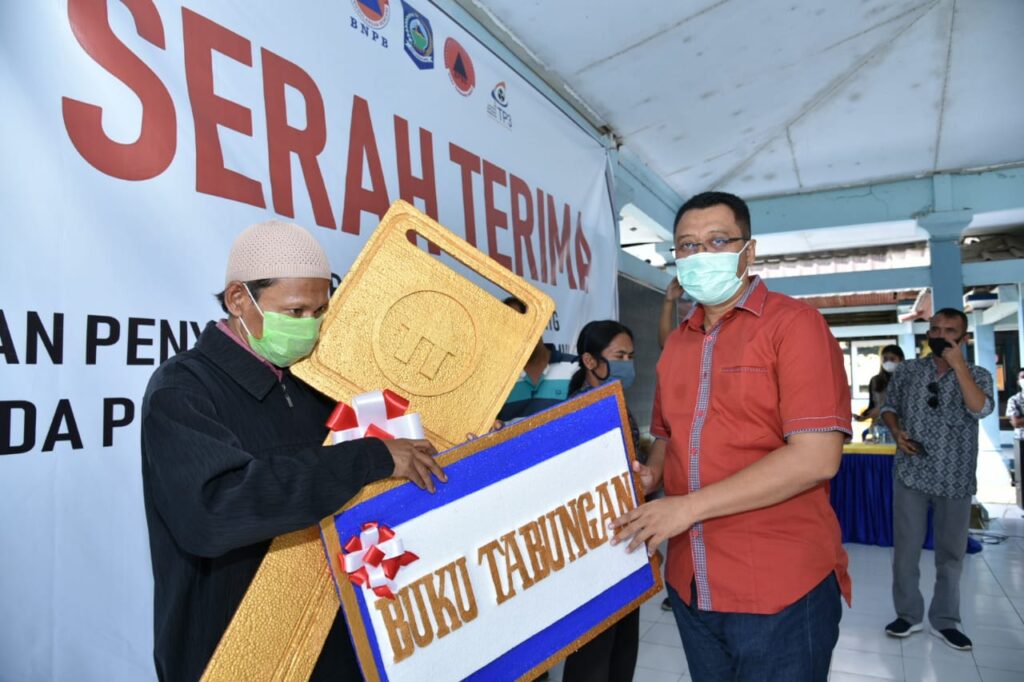 BPBD NTB Serahkan Perbaikan Pembangunan RTG dan Buku Tabungan DSP Stimulan Tahap II