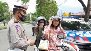 Cegah Penyebaran Covid-19, Satlantas Polres Sumbawa Ingatkan Pengendara Patuhi Prokes
