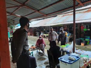 Cegah Penyebaran Covid-19, Polisi Sidak Pasar Seteluk