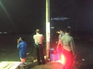 Banjir Air Laut, Personel Polres Sumbawa Lakukan Patroli & Himbau Warga Waspada
