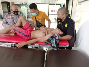 Polsek Alas Barat dan Warga Evakuasi Korban Tambang Tradisional