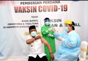 Pemda Sumbawa Barat Lakukan Vaksin Coronavak Perdana