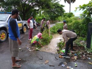 Datangi dua lokasi bencana, Polsek Pajo Lakukan ini