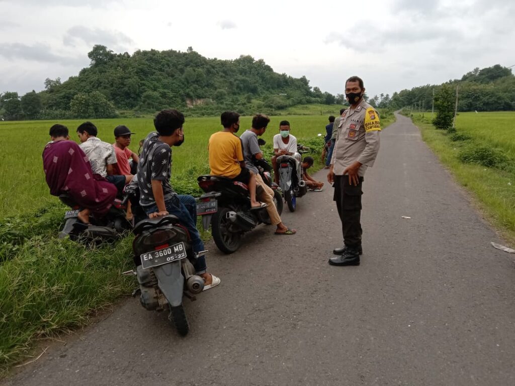 Bhabinkamtibmas Kandai dua bubarkan Balap liar