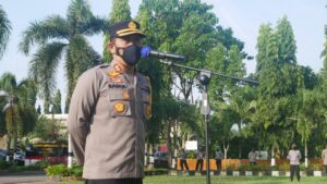 Personel Polres Lobar Sebagai Garda Terdepan Suskeskan Program Vaksinasi