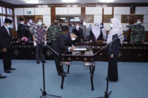Wakil Gubernur NTB Lantik Anggota Komisi Informasi Provinsi NTB 2021 – 2025