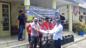 Mahasiswa Rantauan di Bandung Asal Indonesia Timur Gelar Bansos di Panti Asuhan Maranatha