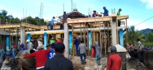 Budaya Gotong Royong di Sumbawa Barat Tetap Terjaga, Bhabinkamtibmas dan Warga Merehab Mushola