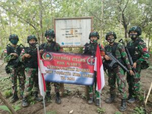 Pos Satgas Pamtas RI-RDTL Yonif 742/SWY Patroli Cek Patok Perbatasan