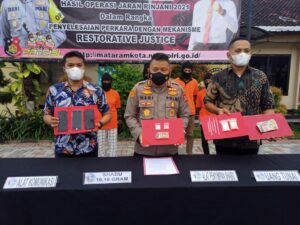 Pedagang Buah di Karang Bagu Nyambi Jajakan Sabu