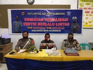 Satlantas Polres Sumbawa Sosialisasikan Kampung Sehat Tertib Lalu Lintas Di Desa Nijang