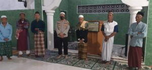 Kapolsek Buer Sosialisasikan Protokol Kesehatan Lewat Safari Subuh Berjamaah