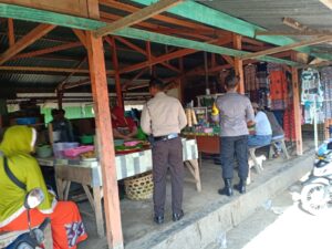 Anggota Polres Sumbawa Barat Rutin Lakukan Patroli Dialogis Jaga Kondusifitas