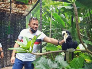 Kenalkan Spot Pariwisata Lombok, Humas Polda NTB Ajak Insan Pers Gathering ke Kebun Binatang