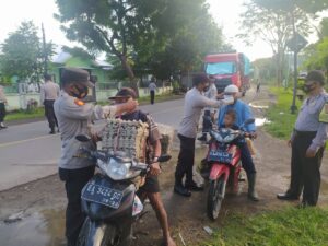Melalui OperasI Yustisi, Polsek Alas Ajak Masyarakat Sukseskan Kampung Sehat NTB Jilid 2