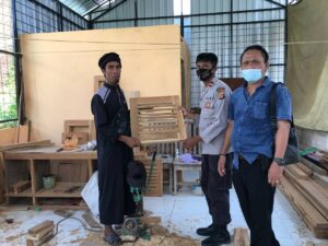 Dukung Program Kampung Sehat Jilid II, Ustad Gunawan buka Usaha Meubler di Kelurahan Pena Toi