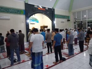 Kapolres Sumbawa Patroli Sambang Subuh, Ajak Masyarakat Patuhi Prokes Dan Sukseskan Vaksinasi