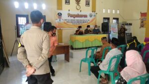 Bhabinkamtibmas Desa Belo Jereweh Kawal Proses Pemberian BLT-DD