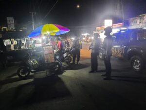 Pastikan Aman & Kondusif, Personel Polsek Alas Lakukan Pengamanan Shalat Tarawih