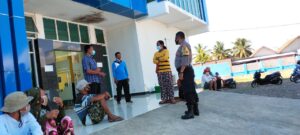 Bhabinkamtibmas Polsek Lunyuk Monitoring Pelaksanaan Vaksinasi Bagi Lansia