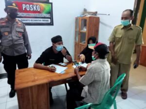 Kapolsek Empang Monitoring Pelaksanaan Vaksin Covid-19 Bagi Lansia