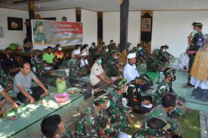 Solidaritas Terhadap Sesama, jajaran Ummat Hindu Korem 162/WB Gelar Sembahyang Dan Doa di Pura Satya Dharma Gebang Mataram