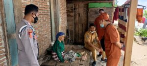 Door To Door, Cara Polsek Batulanteh Sukseskan Program Vaksinasi Bagi Warga Lansia